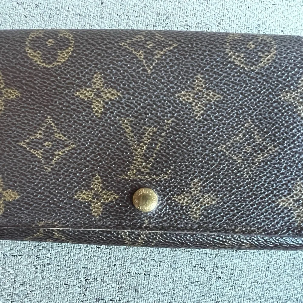Louis Vuitton Monogram Porte-Monnaie Tresor Wallet - Picture 9 of 12